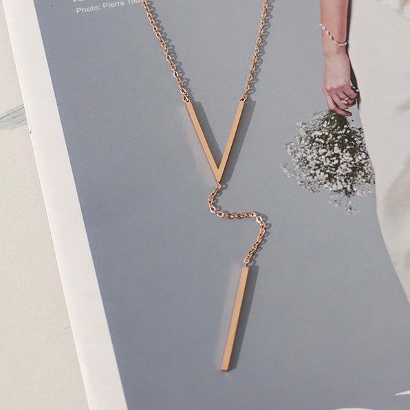 V-Shaped Line Pendant Necklace